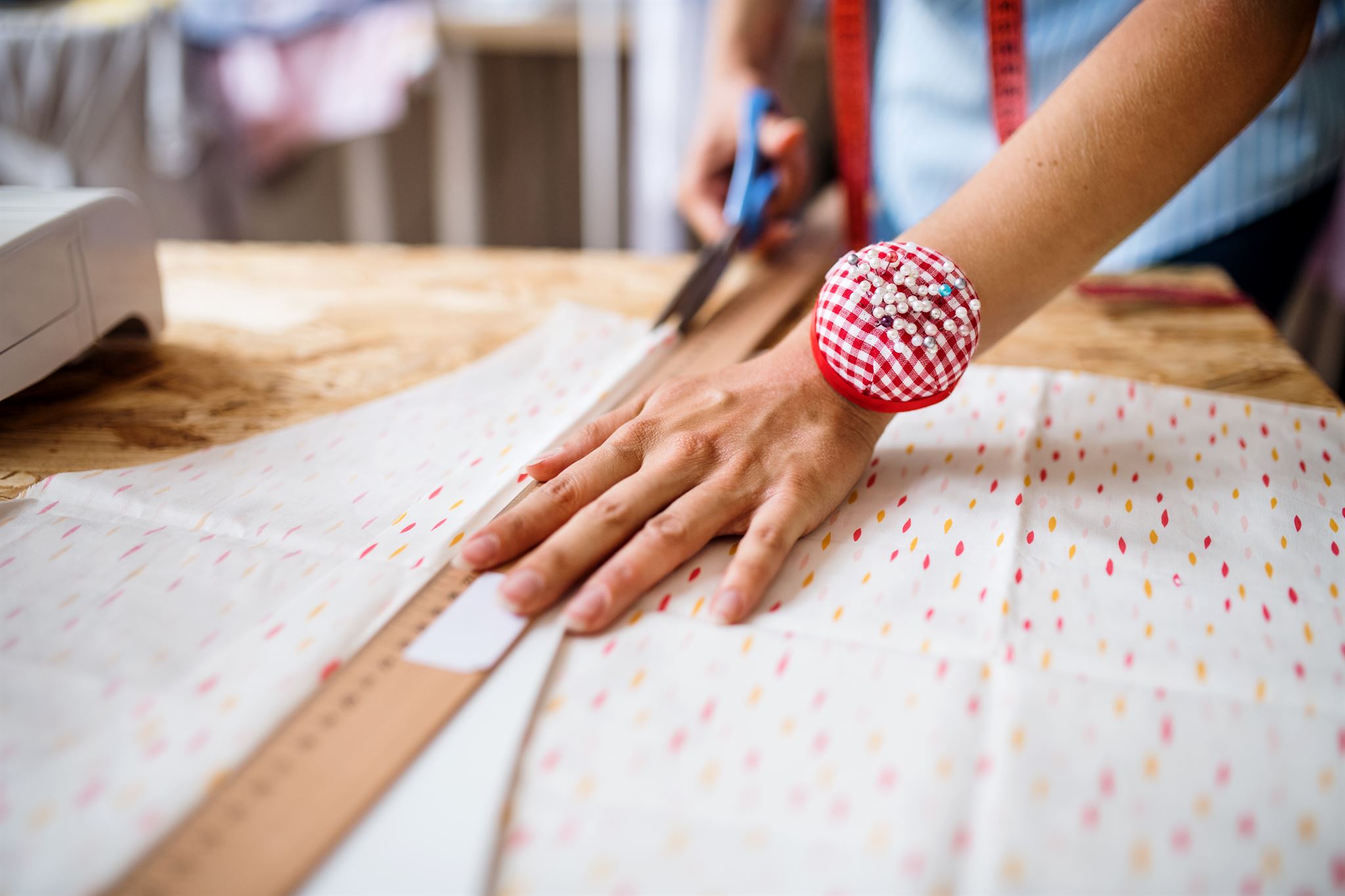 Hand-cutting-cloth